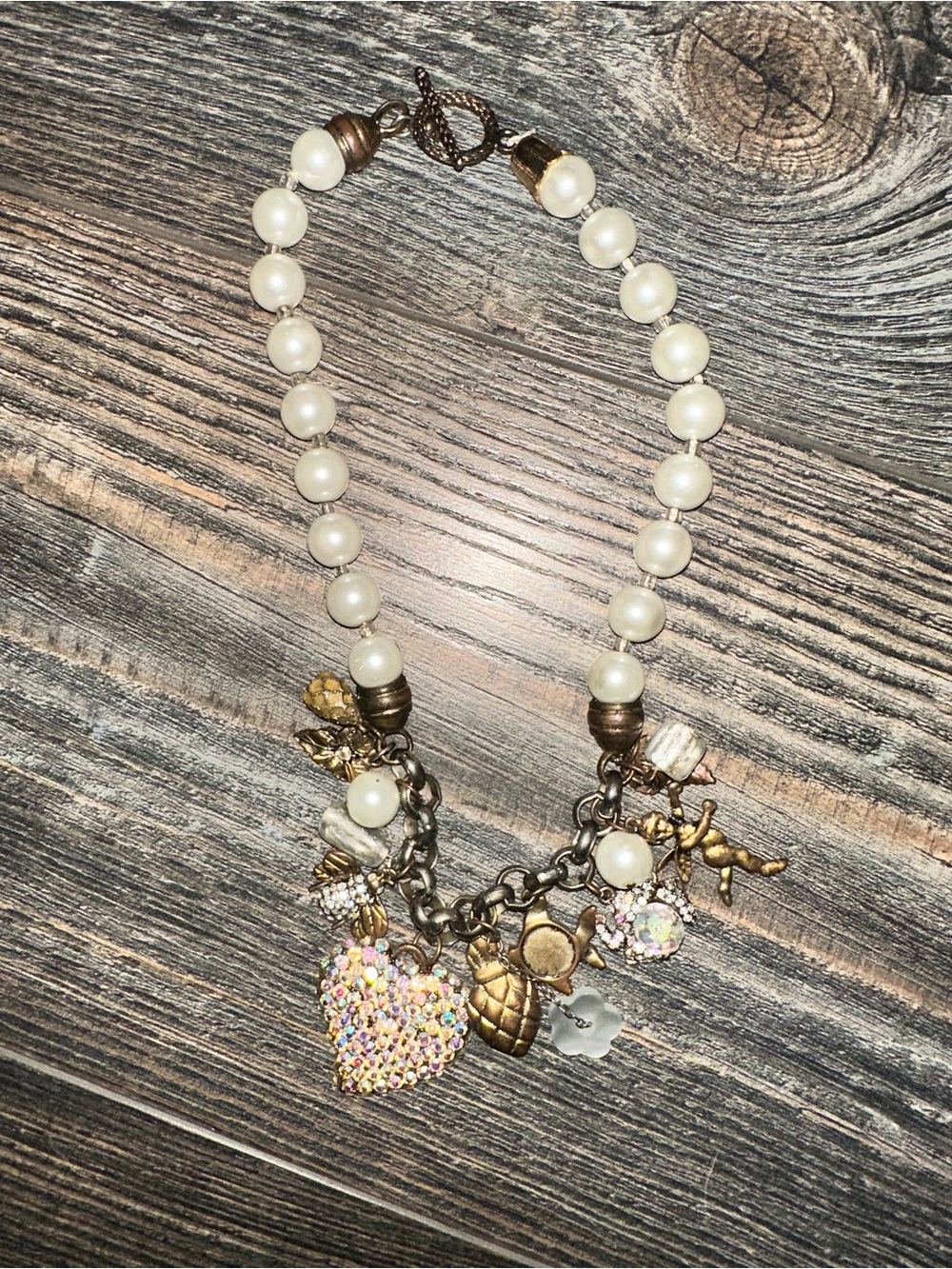Vintage (1990) “Carolee” Two Tone Glass Pearl Iridescent Heart Charm Necklace